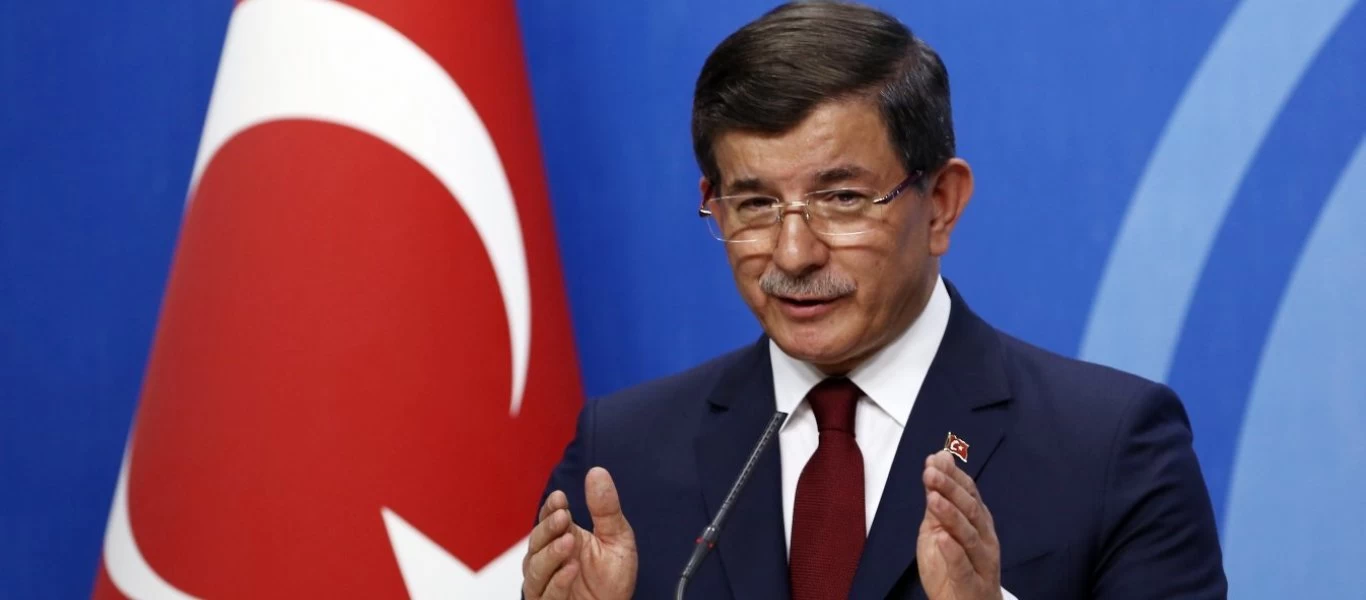 Α.Νταβούτογλου σε Ρ.Τ.Ερντογάν: «Η χώρα καταστρέφεται στα χέρια άσχετων και ανίκανων ανθρώπων»
